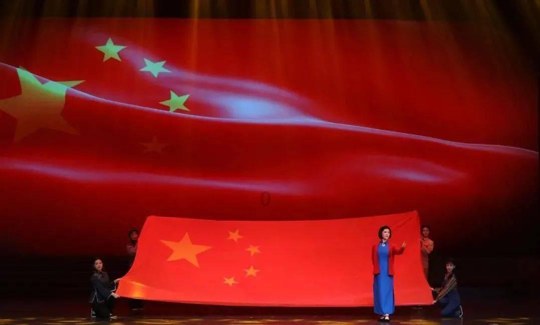 救援受困的小恐龙